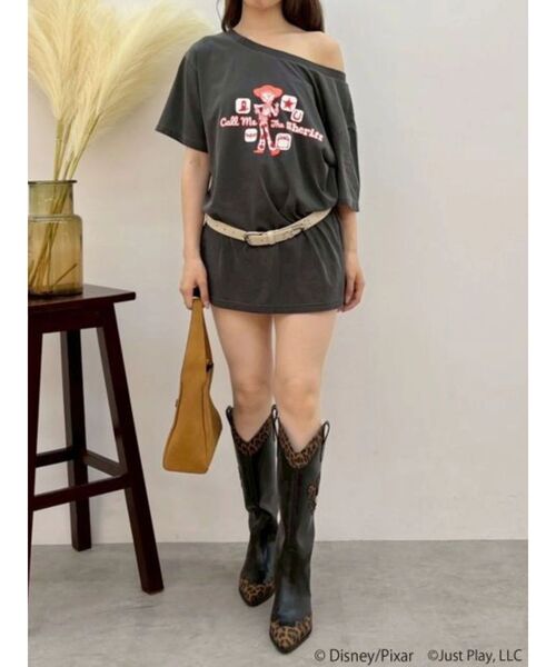 EVRIS(エヴリス)の「【TOY STORY5】ワンショルダーBIG Tシャツ(Tシャツ/カットソー・レディース・グレー/その他1・FREE)」の5枚目の写真