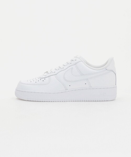 NIKE(ナイキ)の「<NIKE>AIR FORCE 1 07 スニーカー(スニーカー・メンズ・ホワイト/ブラック・28.5cm/27cm/26cm/29cm/26.5cm/28cm/27.5cm)」の1枚目の写真