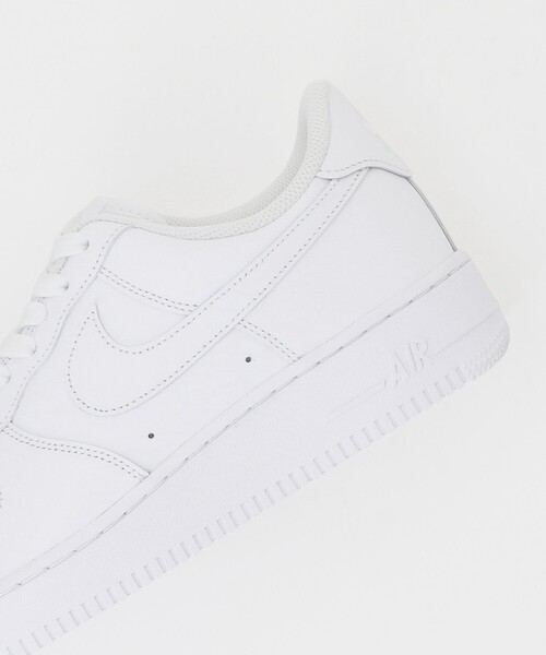 NIKE(ナイキ)の「<NIKE>AIR FORCE 1 07 スニーカー(スニーカー・メンズ・ホワイト/ブラック・28.5cm/27cm/26cm/29cm/26.5cm/28cm/27.5cm)」の7枚目の写真