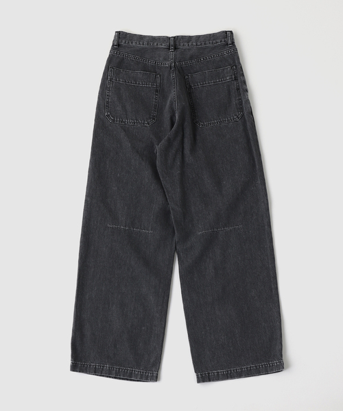 MATSUFUJI(マツフジ)の「MATSUFUJI / マツフジ WIDE FADE DENIM TROUSERS(デニムパンツ・メンズ・チャコールグレー・2/3)」の2枚目の写真