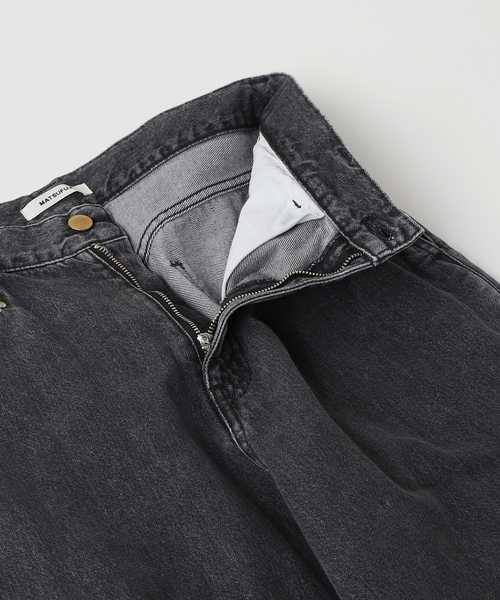 MATSUFUJI(マツフジ)の「MATSUFUJI / マツフジ WIDE FADE DENIM TROUSERS(デニムパンツ・メンズ・チャコールグレー・2/3)」の5枚目の写真