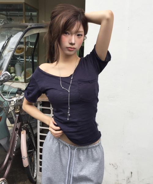 modimood（モディムード）の「[MADE] ストラップフォールドラウンド2WAY半袖Tシャツ（Tシャツ/カットソー・レディース・アイボリー/チャコール/ネイビー/ピンク・FREE）」の3枚目の写真