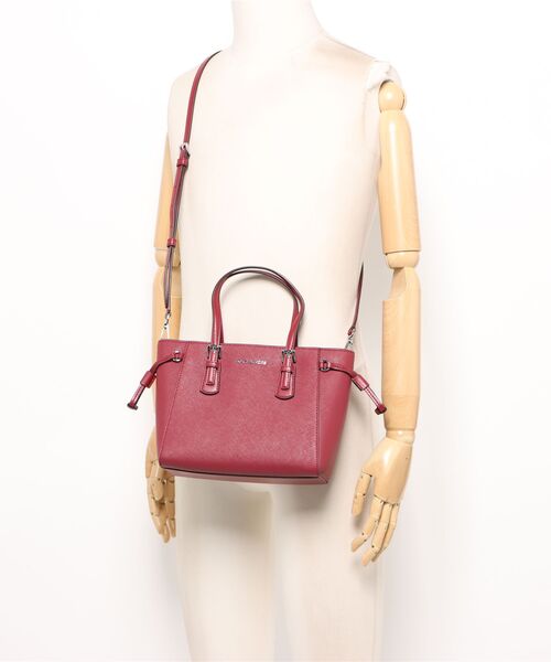 MICHAEL KORS(マイケルコース)の「VOYAGER ぺブルレザー コンバーチブル クロスボディバッグ エキストラスモール(トートバッグ・レディース・マルーン・FREE)」の5枚目の写真