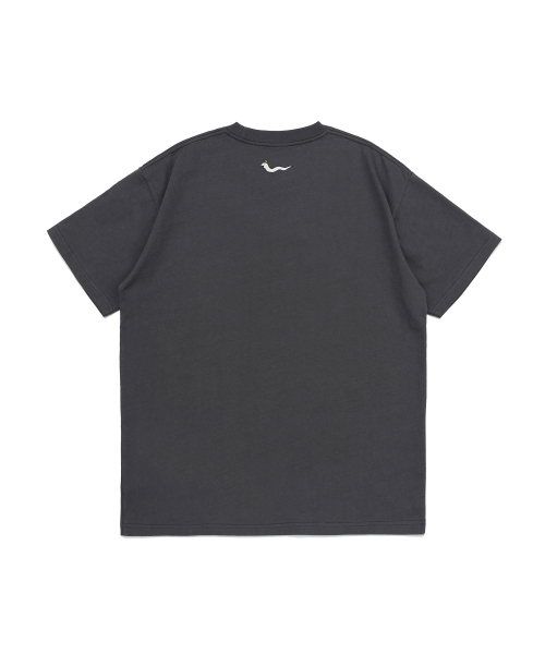NET SOCIAL CLUB(ネットソーシャルクラブ)の「終末の蛇 ポルン メテオ デイ 半袖Tシャツ (チャコール)(Tシャツ/カットソー・レディース・その他・LARGE/MEDIUM/SMALL/X-LARGE)」の5枚目の写真