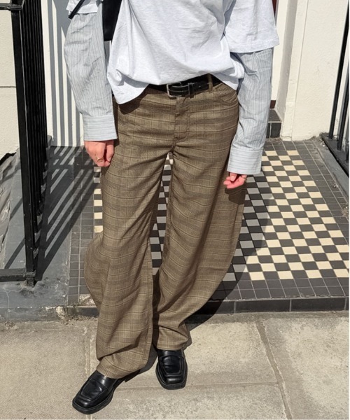 &soiree(アンドソワレ)の「チェック柄カーブワイドパンツ(その他パンツ・レディース・ブラウン・MEDIUM/LARGE/SMALL)」の3枚目の写真