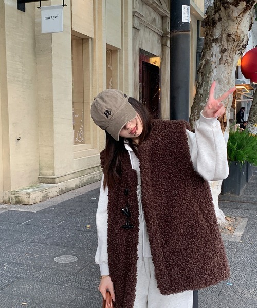 Ritzy(リッツィー)の「ダッフルボタン付きボアベスト(ダウンベスト・レディース・ブラック/ホワイト/モカ・L/M)」の7枚目の写真