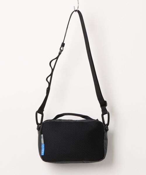CIE(シー)の「【CIE】GRID-0 MINI SHOULDER(ショルダーバッグ・メンズ・チャコールグレー・FREE)」の2枚目の写真