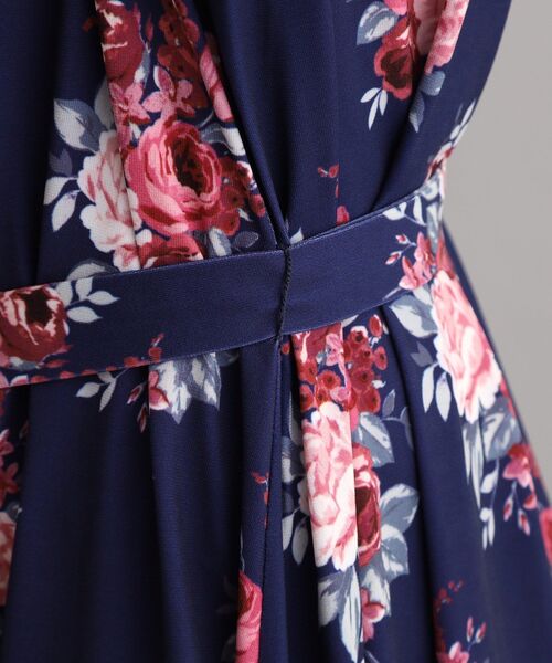 LAURA ASHLEY（ローラアシュレイ）の「【ジャージ素材／洗える／同柄アイテムあり】チスウィック柄ワンピース（ワンピース・レディース・ネイビー系・38/40）」の4枚目の写真
