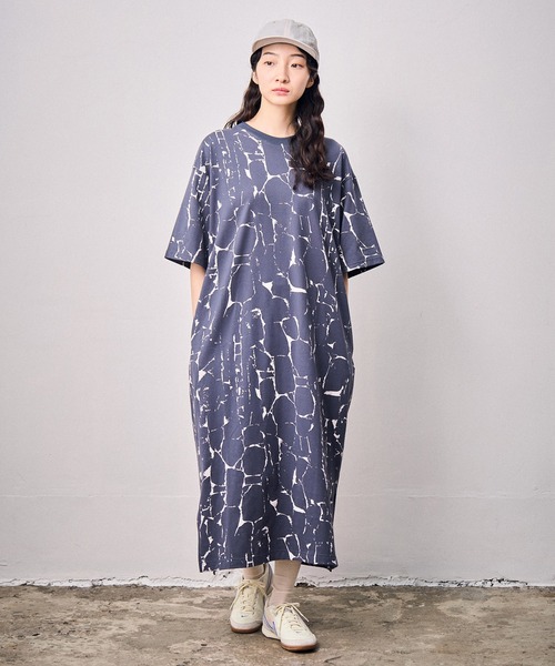 sneeuw(スニュウ)の「ブロックワンピース(ワンピース・レディース・チャコールグレー/グレー・ONESIZE)」の2枚目の写真