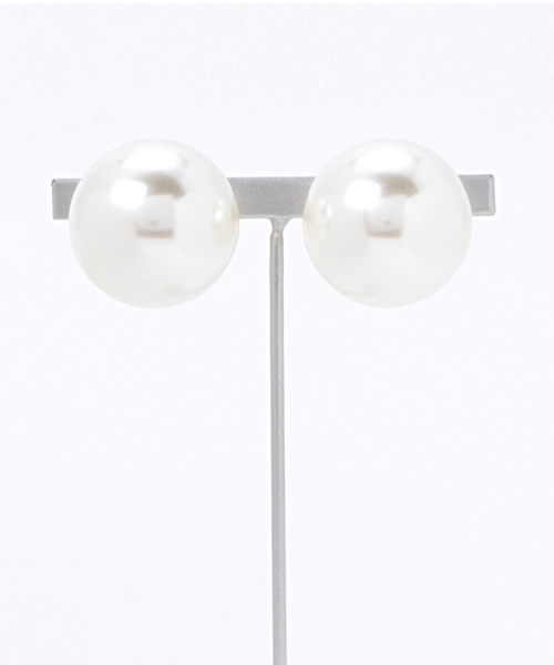 SLY（スライ）の「BALL EARRING（ピアス（両耳用）・レディース・ホワイト/ゴールド/シルバー・FREE）」の2枚目の写真