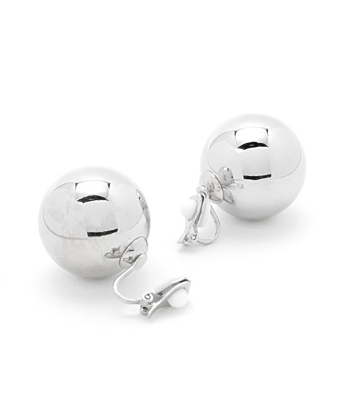 SLY（スライ）の「BALL EARRING（ピアス（両耳用）・レディース・ホワイト/ゴールド/シルバー・FREE）」の6枚目の写真