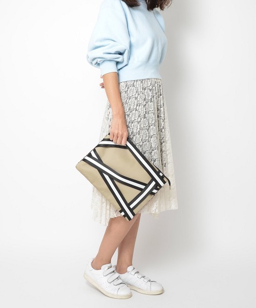 SOLPRESA（ソルプレーサ）の「テープクラッチバッグ（クラッチバッグ・レディース・ベージュ/ネイビー/キナリ・FREE）」の14枚目の写真