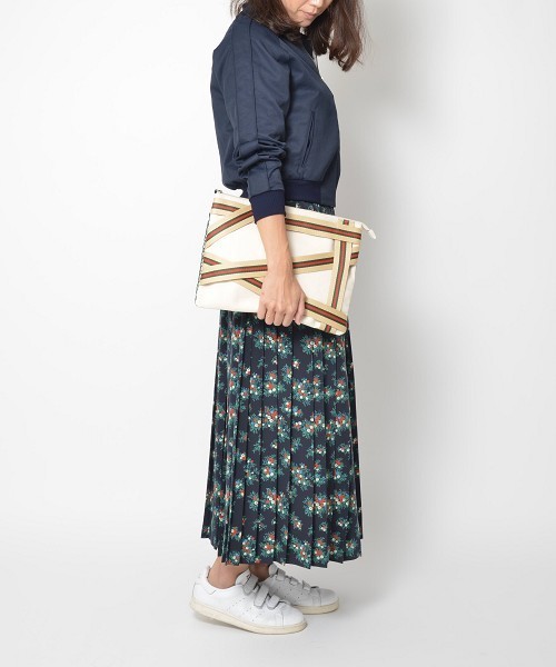 SOLPRESA（ソルプレーサ）の「テープクラッチバッグ（クラッチバッグ・レディース・ベージュ/ネイビー/キナリ・FREE）」の15枚目の写真