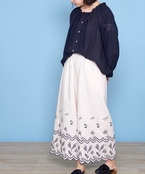 POU DOU DOU（プードゥドゥ）の「スカラップ刺繍パンツ（その他パンツ・レディース・アイボリー/グリーン/ネイビー・3）」の2枚目の写真