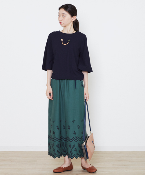 POU DOU DOU（プードゥドゥ）の「スカラップ刺繍パンツ（その他パンツ・レディース・アイボリー/グリーン/ネイビー・3）」の4枚目の写真