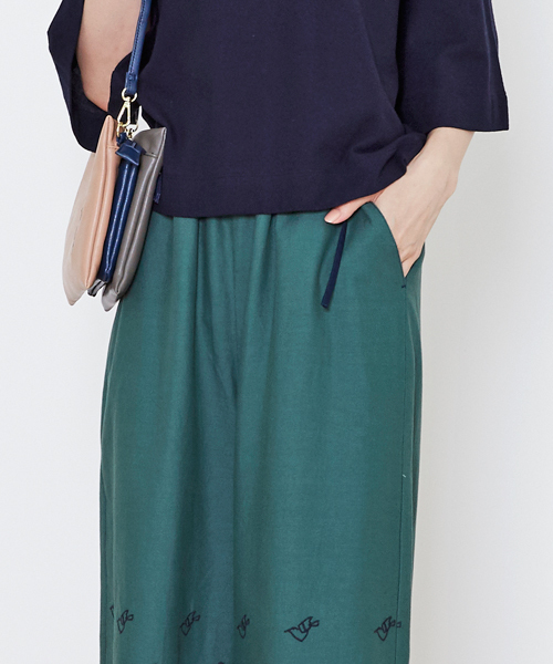 POU DOU DOU（プードゥドゥ）の「スカラップ刺繍パンツ（その他パンツ・レディース・アイボリー/グリーン/ネイビー・3）」の5枚目の写真