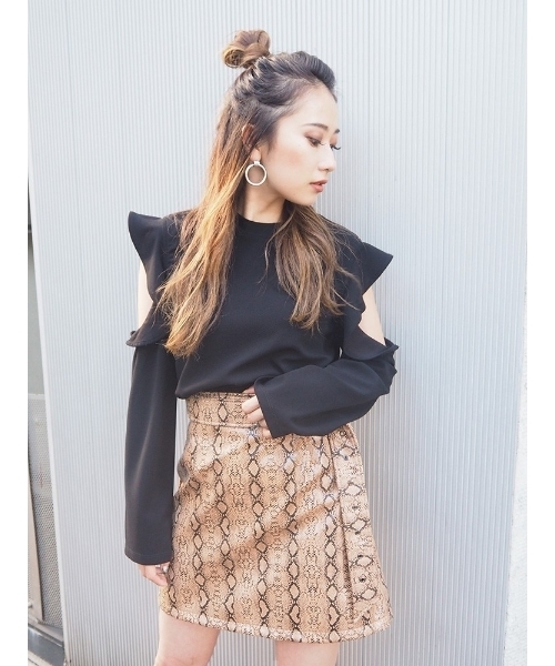 MURUA(ムルーア)の「ショルダーカッティングTOPS(ジャージ・レディース・ブラック/ベージュ・FREE)」の8枚目の写真