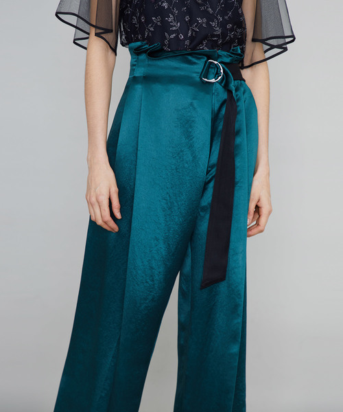 UNITED TOKYO（ユナイテッドトウキョウ）の「サテンワイドパンツ