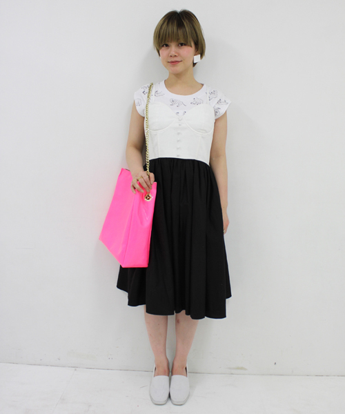 i（アイ）の「【i】　配色コルセットOP（ワンピース・レディース・ホワイト/ブラック・FREE）」の2枚目の写真