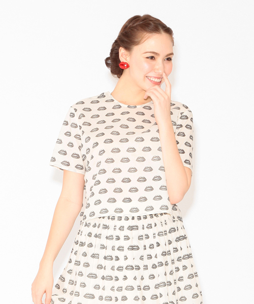 Ray BEAMS(レイビームス)の「○Ray BEAMS / リッププリント クロップドプルオーバー(シャツ/ブラウス・レディース・ブラック系その他/レッド系その他・ONE SIZE)」の12枚目の写真