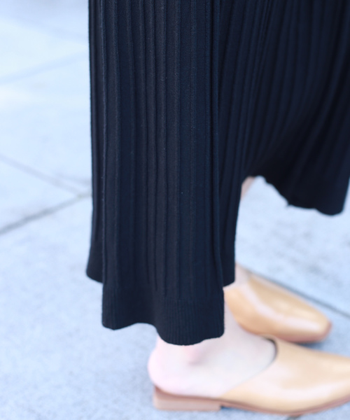 Auntie Rosa(アンティローザ)の「【Auntie Rosa】ニットプリーツロングスカート(スカート・レディース・ブラック/ベージュ/モカ/ナチュラル・FREE)」の13枚目の写真