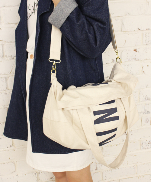 Kastane（カスタネ）の「【Kastane】 MAGAZINE BAG（トートバッグ・レディース・ホワイト/ブル－グレ－/ネイビー・FREE）」の6枚目の写真