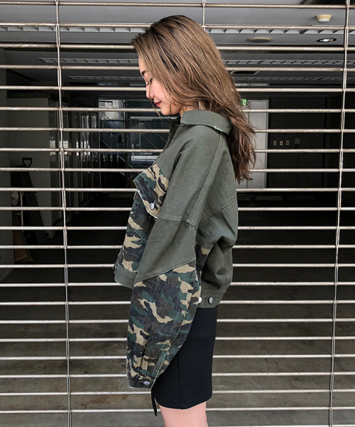 ENVYM（アンビー）の「ＢＩＧポケットデニムＪＫ（デニムジャケット・レディース・ブルー/カモフラージュ・FREE）」の6枚目の写真