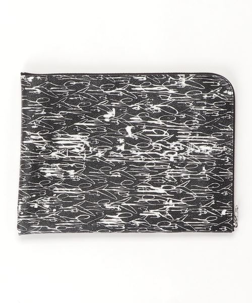 Sync.(スィンク)の「Sync.【CURTIS KULIG】A3 DOCUMENT CASE "ALL OVER" made by FABRICK(クラッチバッグ・メンズ・ブラック・ONE SIZE)」の2枚目の写真