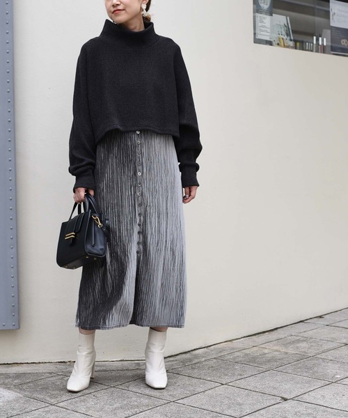 Eimee Law（エイミーロウ）の「ドルマントップス&ベロアプリーツドレス SET UP（ワンピース・レディース・ダークベージュ/チャコールグレー/ブラック・38）」の2枚目の写真