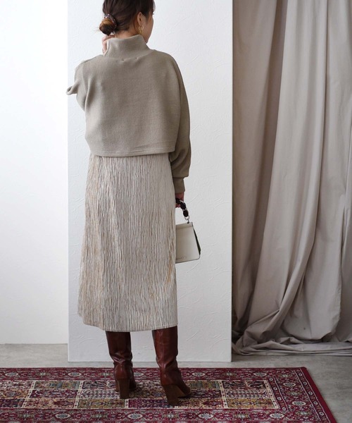 Eimee Law（エイミーロウ）の「ドルマントップス&ベロアプリーツドレス SET UP（ワンピース・レディース・ダークベージュ/チャコールグレー/ブラック・38）」の6枚目の写真