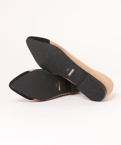 GeeRA(ジーラ)の「Vカットニットパンプス(パンプス・レディース・ブラック/ベージュ・23.5cm/22.5cm/24.5cm/23cm/24cm)」の4枚目の写真