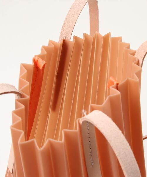 PUAL CE CIN(ピュアルセシン)の「JELLY PLEATS TOTE/プリーツトートバッグ(ショルダーバッグ・レディース・クリア/ブルー系その他/オレンジ系その他・FREE)」の4枚目の写真