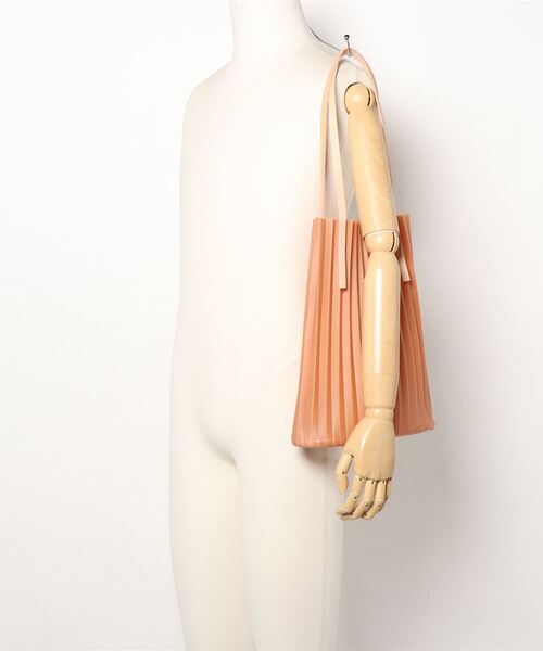 PUAL CE CIN(ピュアルセシン)の「JELLY PLEATS TOTE/プリーツトートバッグ(ショルダーバッグ・レディース・クリア/ブルー系その他/オレンジ系その他・FREE)」の7枚目の写真