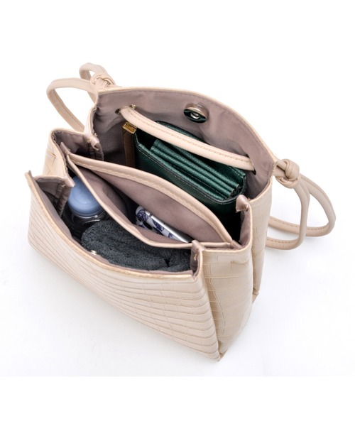 DEVICE（デバイス）の「【インフルエンサー もも × DEVICE コラボ】Rename フェイクレザー クロコ柄ショルダーバッグ（ショルダーバッグ・レディース・ブラック/ベージュ・FREE）」の11枚目の写真