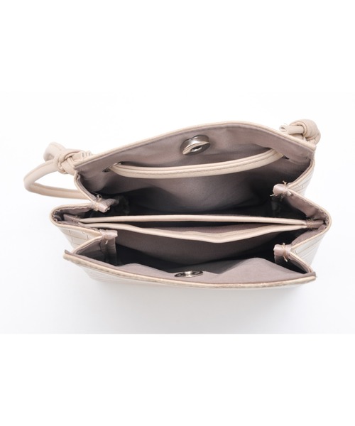 DEVICE（デバイス）の「【インフルエンサー もも × DEVICE コラボ】Rename フェイクレザー クロコ柄ショルダーバッグ（ショルダーバッグ・レディース・ブラック/ベージュ・FREE）」の10枚目の写真