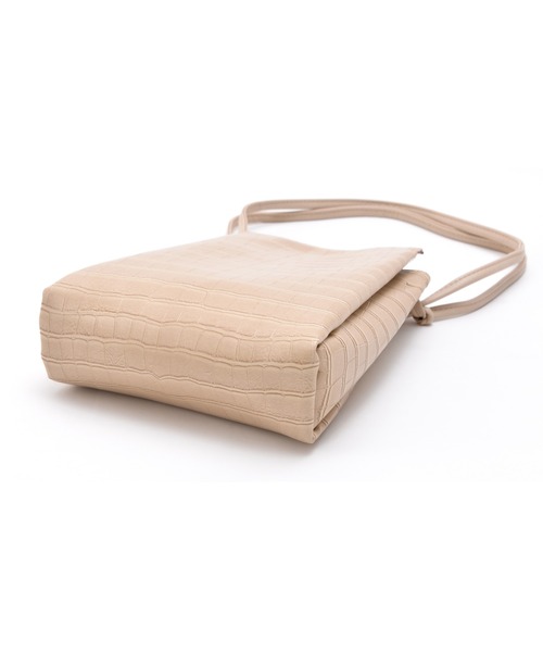 DEVICE（デバイス）の「【インフルエンサー もも × DEVICE コラボ】Rename フェイクレザー クロコ柄ショルダーバッグ（ショルダーバッグ・レディース・ブラック/ベージュ・FREE）」の17枚目の写真