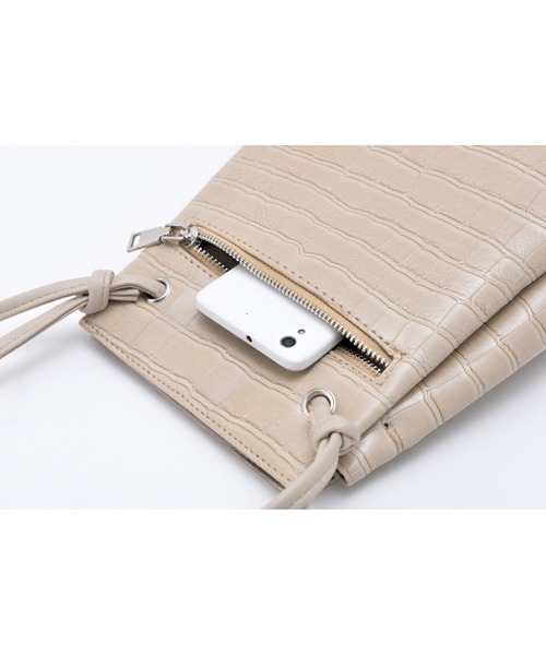 DEVICE（デバイス）の「【インフルエンサー もも × DEVICE コラボ】Rename フェイクレザー クロコ柄ショルダーバッグ（ショルダーバッグ・レディース・ブラック/ベージュ・FREE）」の8枚目の写真