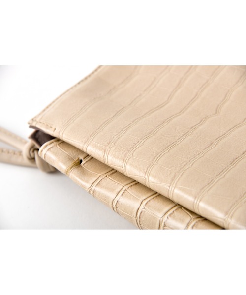 DEVICE（デバイス）の「【インフルエンサー もも × DEVICE コラボ】Rename フェイクレザー クロコ柄ショルダーバッグ（ショルダーバッグ・レディース・ブラック/ベージュ・FREE）」の18枚目の写真