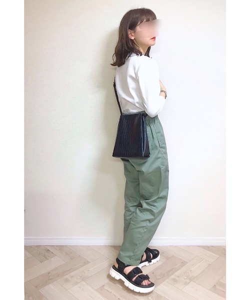 DEVICE（デバイス）の「【インフルエンサー もも × DEVICE コラボ】Rename フェイクレザー クロコ柄ショルダーバッグ（ショルダーバッグ・レディース・ブラック/ベージュ・FREE）」の4枚目の写真