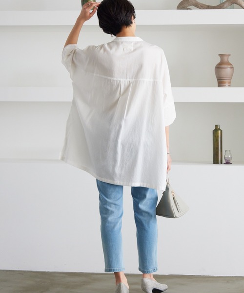 OMNES Another Edition（オムネス アナザーエディション）の「製品洗い綿サテン バンドカラービッグ七分袖シャツ（シャツ/ブラウス・レディース・ブラウン系その他・FREE）」の5枚目の写真