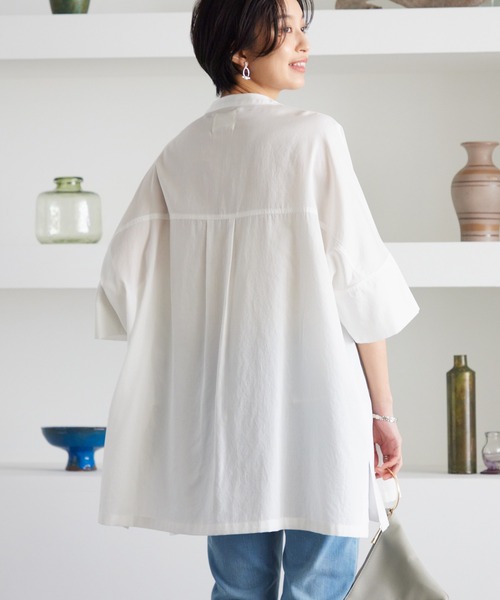 OMNES Another Edition（オムネス アナザーエディション）の「製品洗い綿サテン バンドカラービッグ七分袖シャツ（シャツ/ブラウス・レディース・ブラウン系その他・FREE）」の6枚目の写真