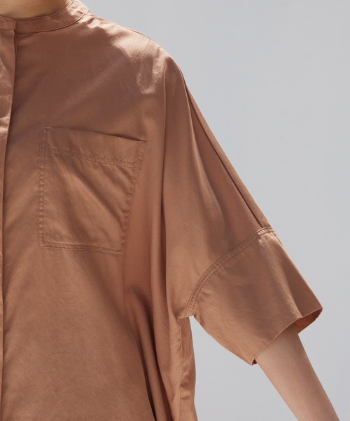 OMNES Another Edition（オムネス アナザーエディション）の「製品洗い綿サテン バンドカラービッグ七分袖シャツ（シャツ/ブラウス・レディース・ブラウン系その他・FREE）」の18枚目の写真