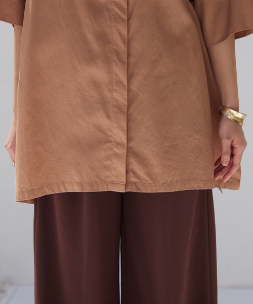 OMNES Another Edition（オムネス アナザーエディション）の「製品洗い綿サテン バンドカラービッグ七分袖シャツ（シャツ/ブラウス・レディース・ブラウン系その他・FREE）」の17枚目の写真