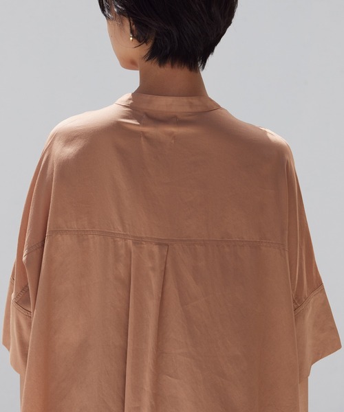 OMNES Another Edition（オムネス アナザーエディション）の「製品洗い綿サテン バンドカラービッグ七分袖シャツ（シャツ/ブラウス・レディース・ブラウン系その他・FREE）」の14枚目の写真