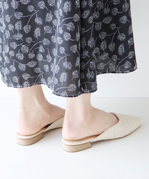 BLUEEAST（ブルーイースト）の「ストロー調メッシュフラットサンダル ミュール（サンダル・レディース・ブラック/オフホワイト・MEDIUM/LARGE）」の13枚目の写真