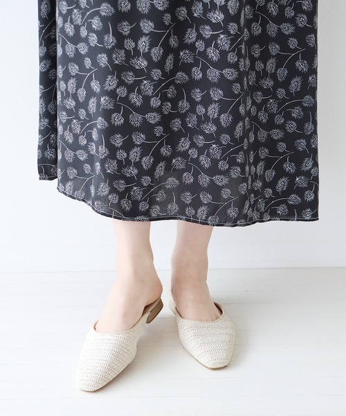 BLUEEAST（ブルーイースト）の「ストロー調メッシュフラットサンダル ミュール（サンダル・レディース・ブラック/オフホワイト・MEDIUM/LARGE）」の14枚目の写真