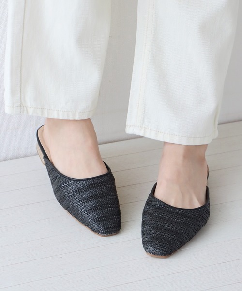 BLUEEAST（ブルーイースト）の「ストロー調メッシュフラットサンダル ミュール（サンダル・レディース・ブラック/オフホワイト・MEDIUM/LARGE）」の17枚目の写真