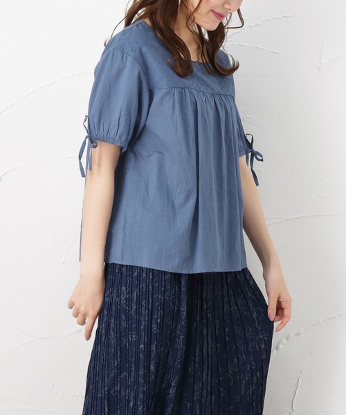 NAVY（ネイビー）の「袖リボン スクエアネック ワイドシルエット半袖ブラウス（シャツ/ブラウス・レディース・ベージュ/オレンジ/ブルー・フリー）」の2枚目の写真