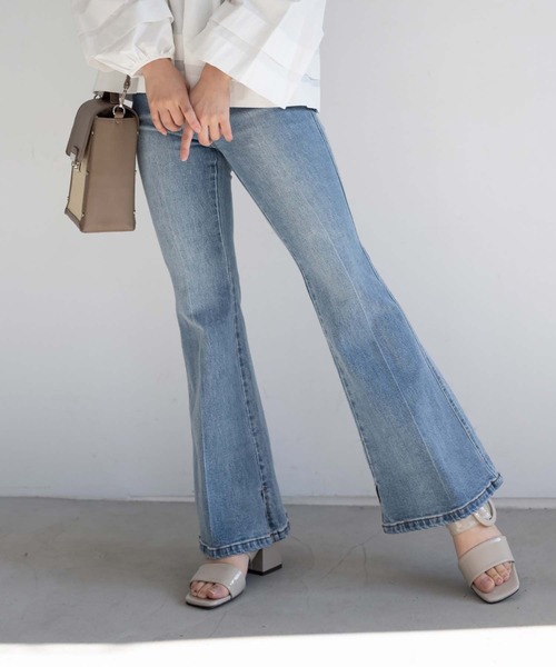 FREE'S MART（フリーズマート）の「【Sシリーズ対応】◇内スリットベルボトムデニムパンツ（デニムパンツ・レディース・インディゴブルー/ワンウォッシュ/ホワイト系その他/ブラウン/ブラック・SMALL/MEDIUM/X-SMALL）」の4枚目の写真