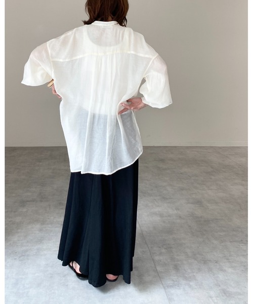 She's Closet(シーズクローゼット)の「バンドカラーボリューム袖ロング丈長袖シアーシャツ(シャツ/ブラウス・レディース・ベージュ/スモークピンク/ダークラベンダー/ライトグリーン/アイボリー・FREE)」の16枚目の写真